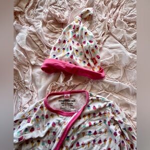 Magnetic Me Gown and Hat